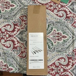 New in box set of 5 Michelangelo knives